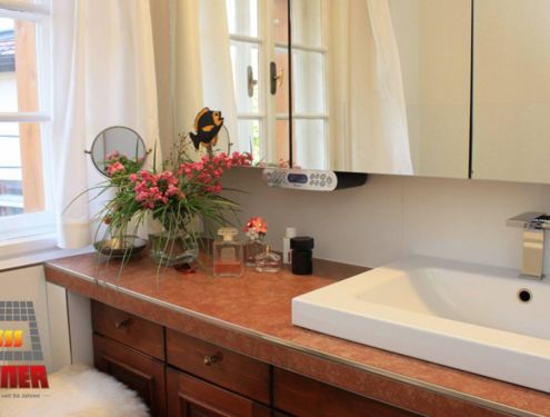 Adneter Marmor - edel, einzigartig, klassisch, nobel und perfekt für dieses Badezimmer.
